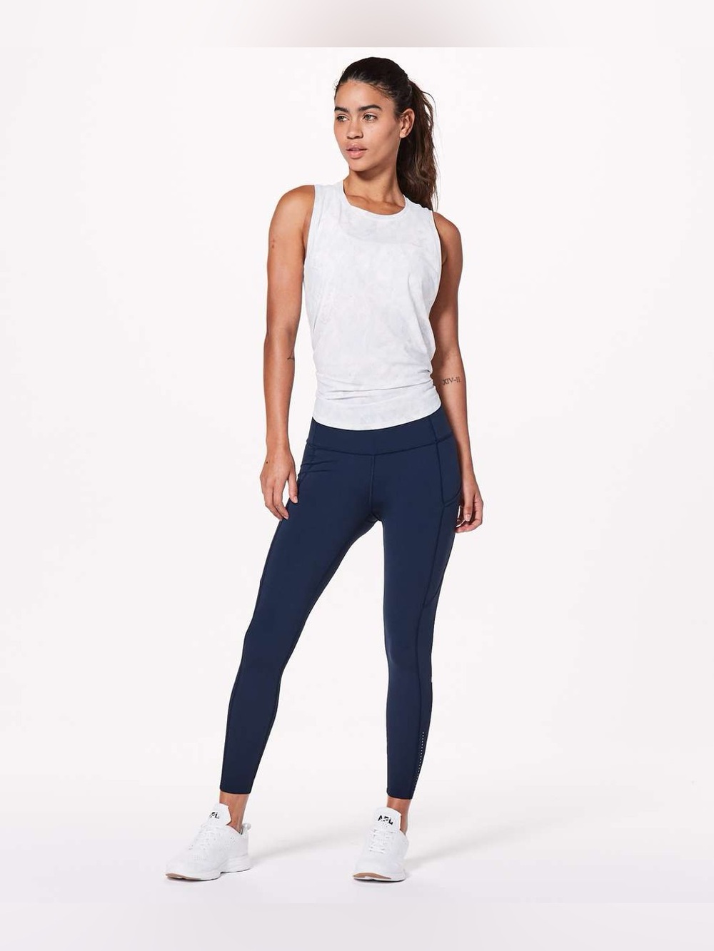Lululemon Fast & Free 7/8 Tight II *Nulux 25"
True Navy 6